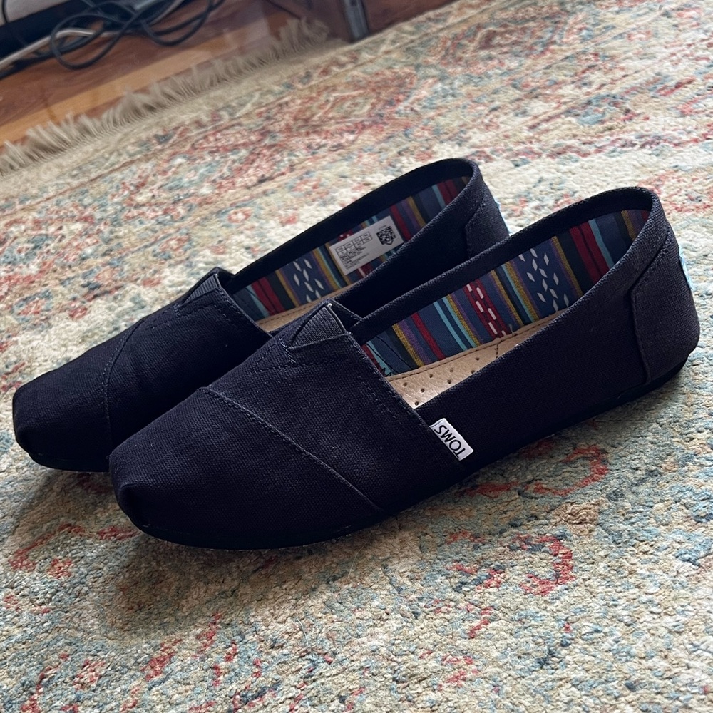 TOMS - size 9